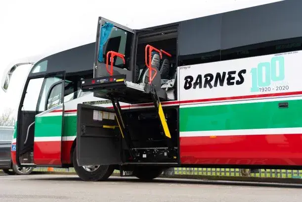 Old Barnes 100 coach